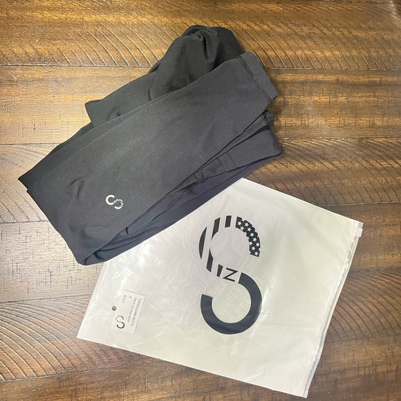 Curves and Combatboots Black Booty Scrunch leggings - Picture 2 of 5